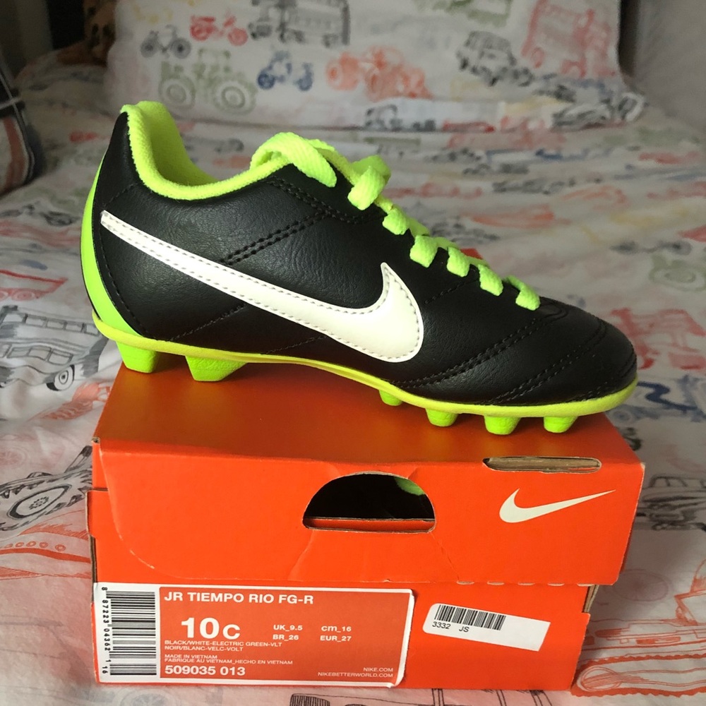 Boys cleats